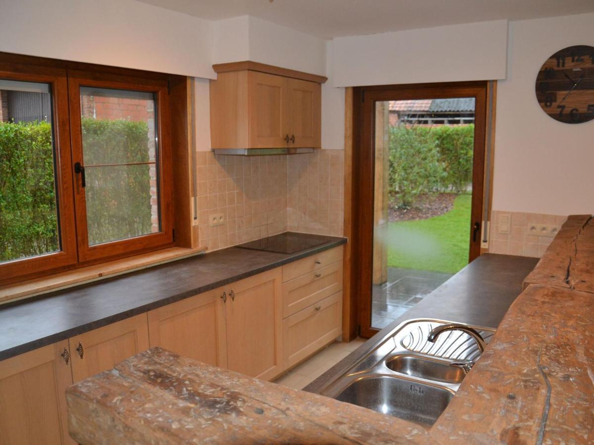 Welcoming Villa In Puivelde With Terrace Garden Barbeque Екстериор снимка