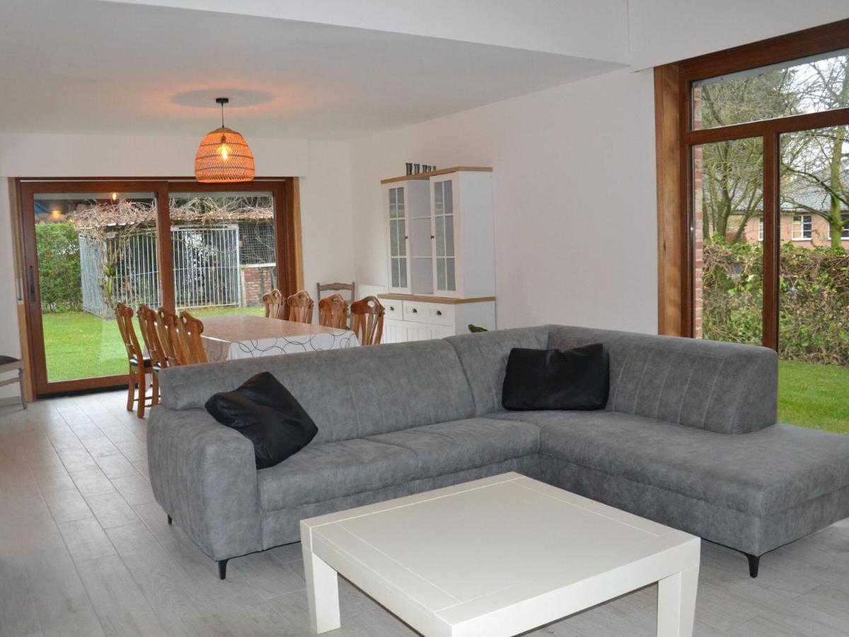 Welcoming Villa In Puivelde With Terrace Garden Barbeque Екстериор снимка